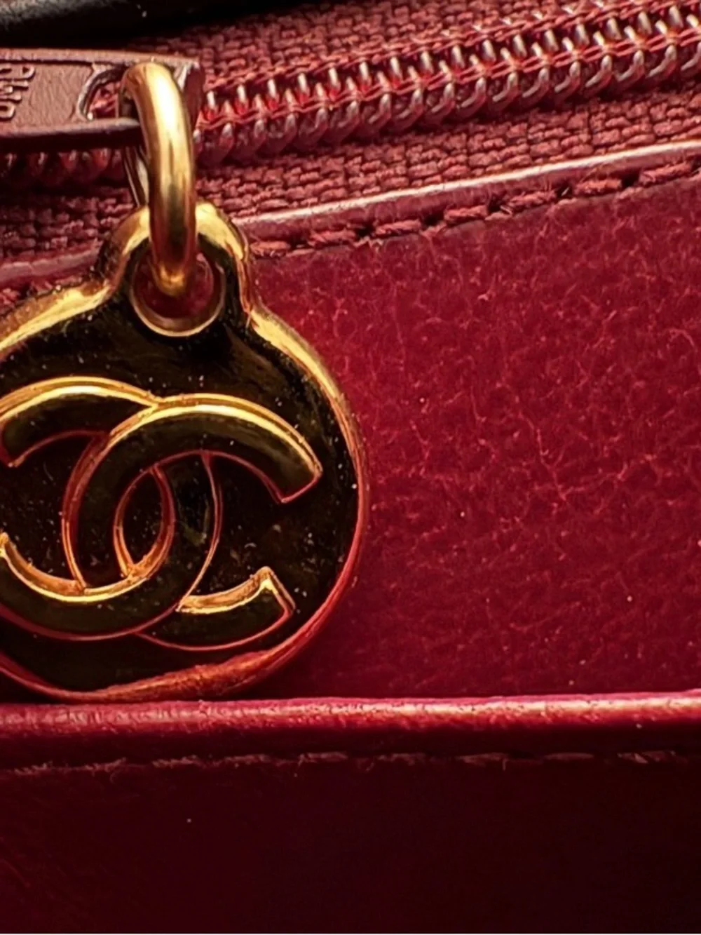 CHANEL Black Quilted Shoulder Bag with Gold Hardware - Picture 7 of 11